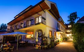 Pension Julia & Haus Elisabeth - Wallner'S Hofheuriger & Weinhof
